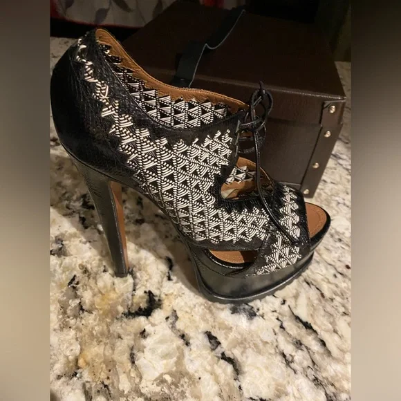 ALAIA Designer heels from Paris - Picture 5 of 8